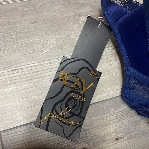 NEW 34C Black Sports Bra NWT - Picture 2 of 5